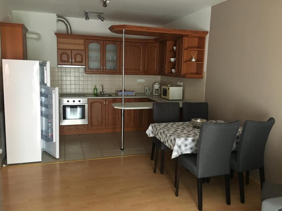 Peppy Apartment & Pool Balatonfured Luaran gambar