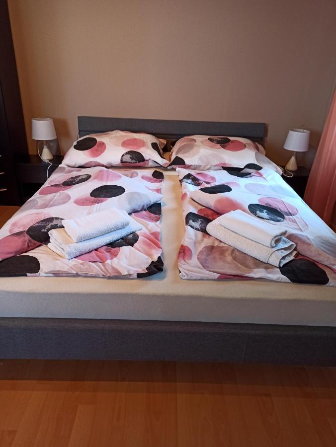 Peppy Apartment & Pool Balatonfured Luaran gambar