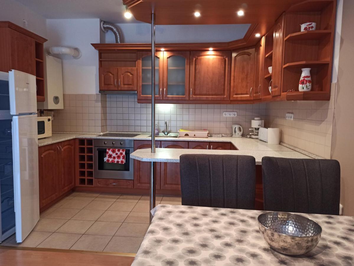 Peppy Apartment & Pool Balatonfured Luaran gambar