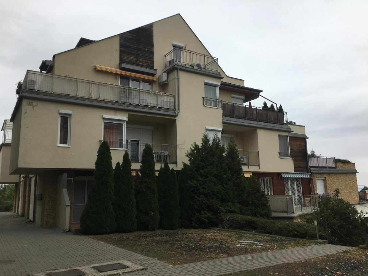 Peppy Apartment & Pool Balatonfured Luaran gambar
