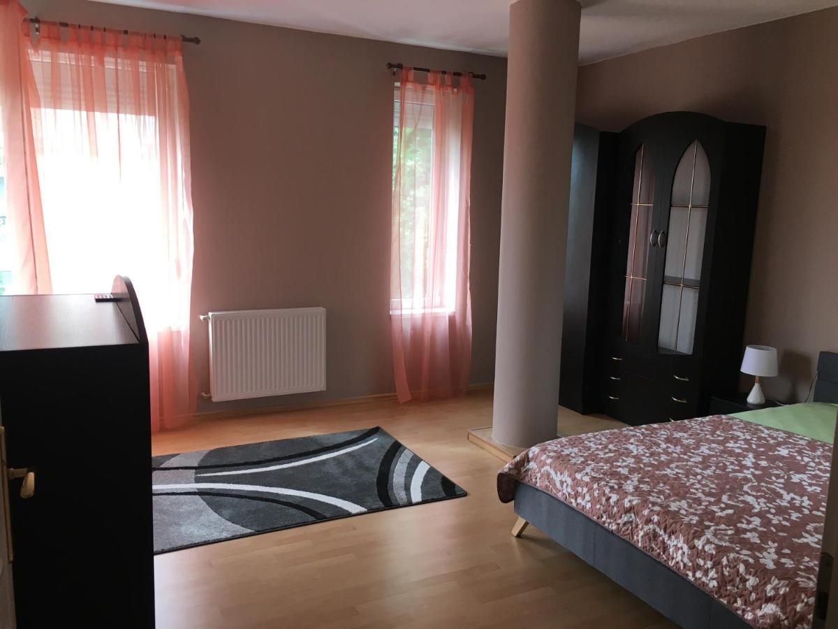Peppy Apartment & Pool Balatonfured Luaran gambar